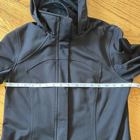 Lululemon belted softshell jacket - Picture 6 of 8